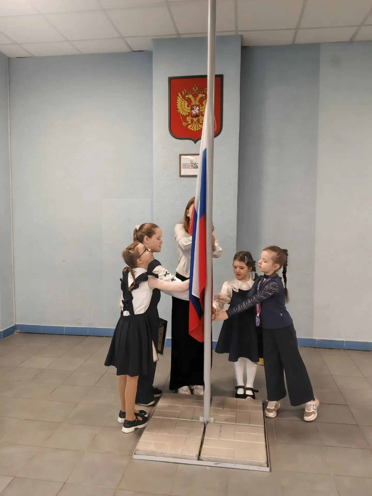 ✅ЛИНЕЙКА ЦО 42  Утро понедельника 27 апреля для 1-11 классов началось с линейки, на которой был подн