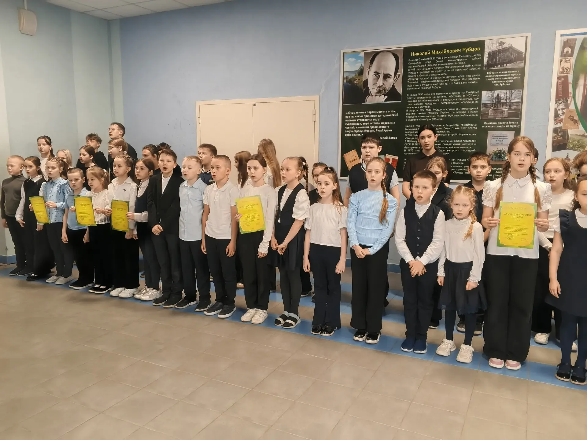 ✅ЛИНЕЙКА ЦО 42  Утро понедельника 27 апреля для 1-11 классов началось с линейки, на которой был подн