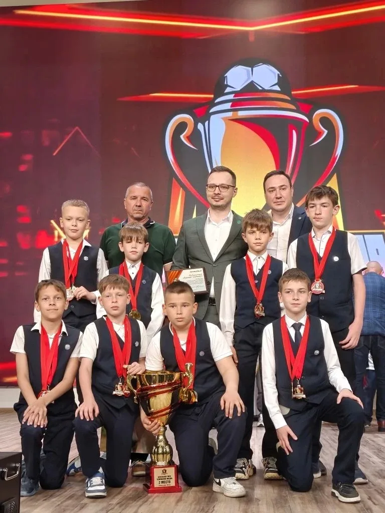 🏆 Футбольная команда «Патриот-115» — в числе лучших «Школьной Лиги Чемпионов Медиа»!  🎉 19 мая на ба