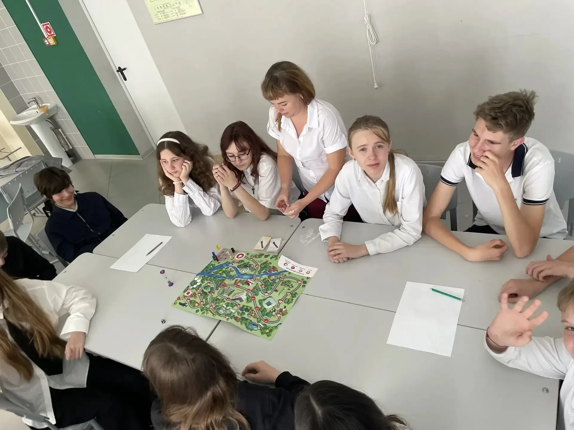 🎲 «ДоброТайм» в деле: как в нашей школе прошли первые «Добрые уроки»!  🚀 Сегодня в нашей школе офици