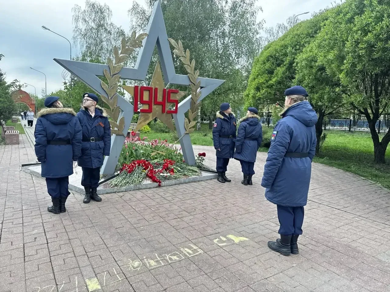9 мая: Юнармейцы отряда «На страже небес» несли Вахту памяти у «Звезд» Победы  Великая Победа склады