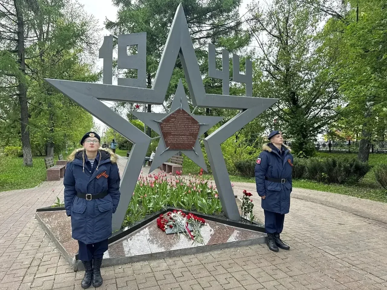 9 мая: Юнармейцы отряда «На страже небес» несли Вахту памяти у «Звезд» Победы  Великая Победа склады