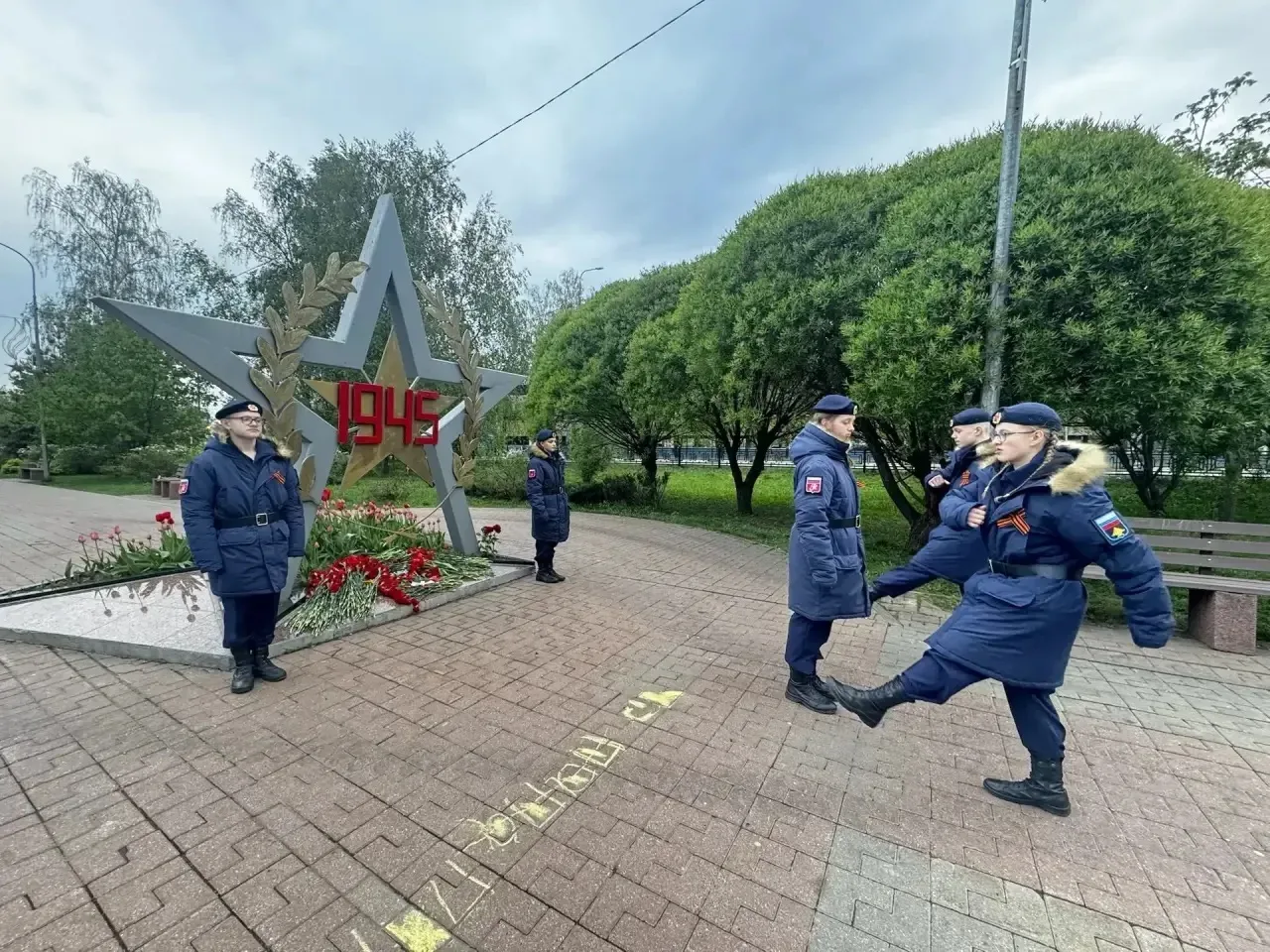 9 мая: Юнармейцы отряда «На страже небес» несли Вахту памяти у «Звезд» Победы  Великая Победа склады