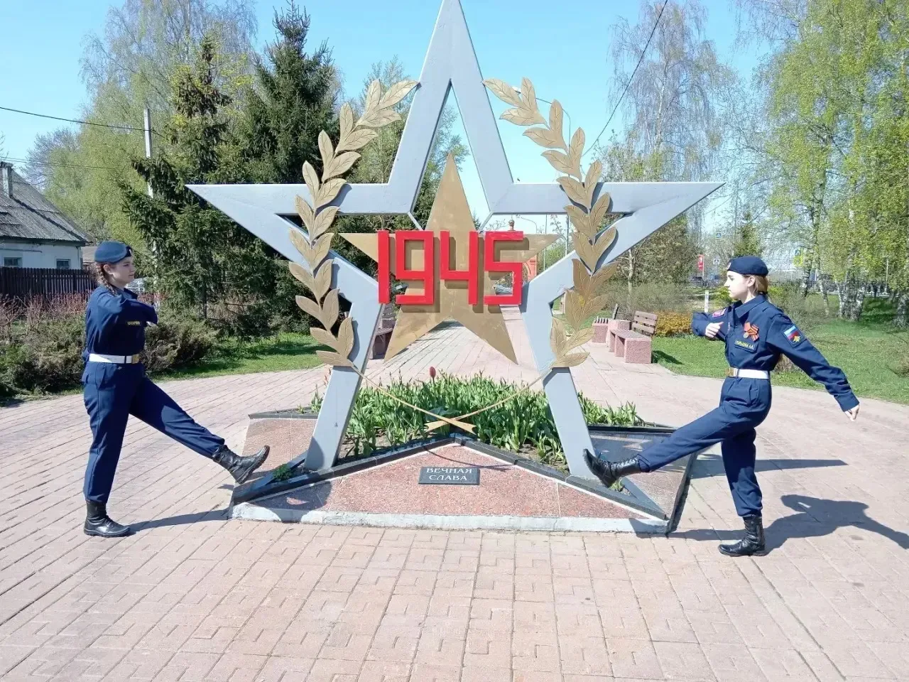 Застывшие в камне, живые в сердцах: Вахта Памяти   В самом сердце Домодедова, на Аллее 60-летия Побе