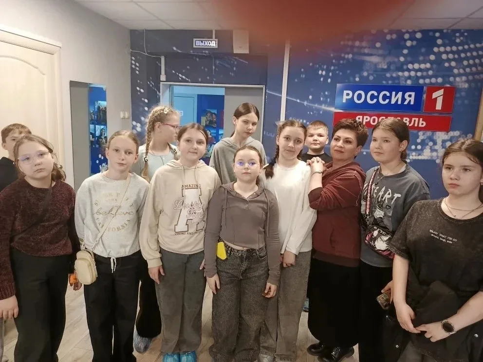 🎬 Свет, камера, мотор! А точнее — 4 «В» в гостях у ГТРК «Ярославия»!  13 мая ученики 4 «В» класса вм