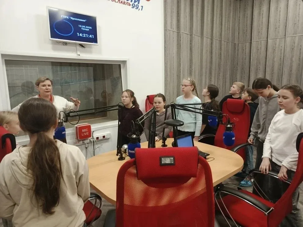 🎬 Свет, камера, мотор! А точнее — 4 «В» в гостях у ГТРК «Ярославия»!  13 мая ученики 4 «В» класса вм