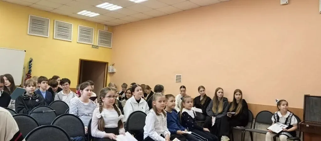 🇷🇺«Калейдоскоп народностей»: как это было!  Ровно месяц назад, 13 апреля, на торжественных линейках 