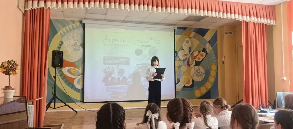 🇷🇺«Калейдоскоп народностей»: как это было!  Ровно месяц назад, 13 апреля, на торжественных линейках 