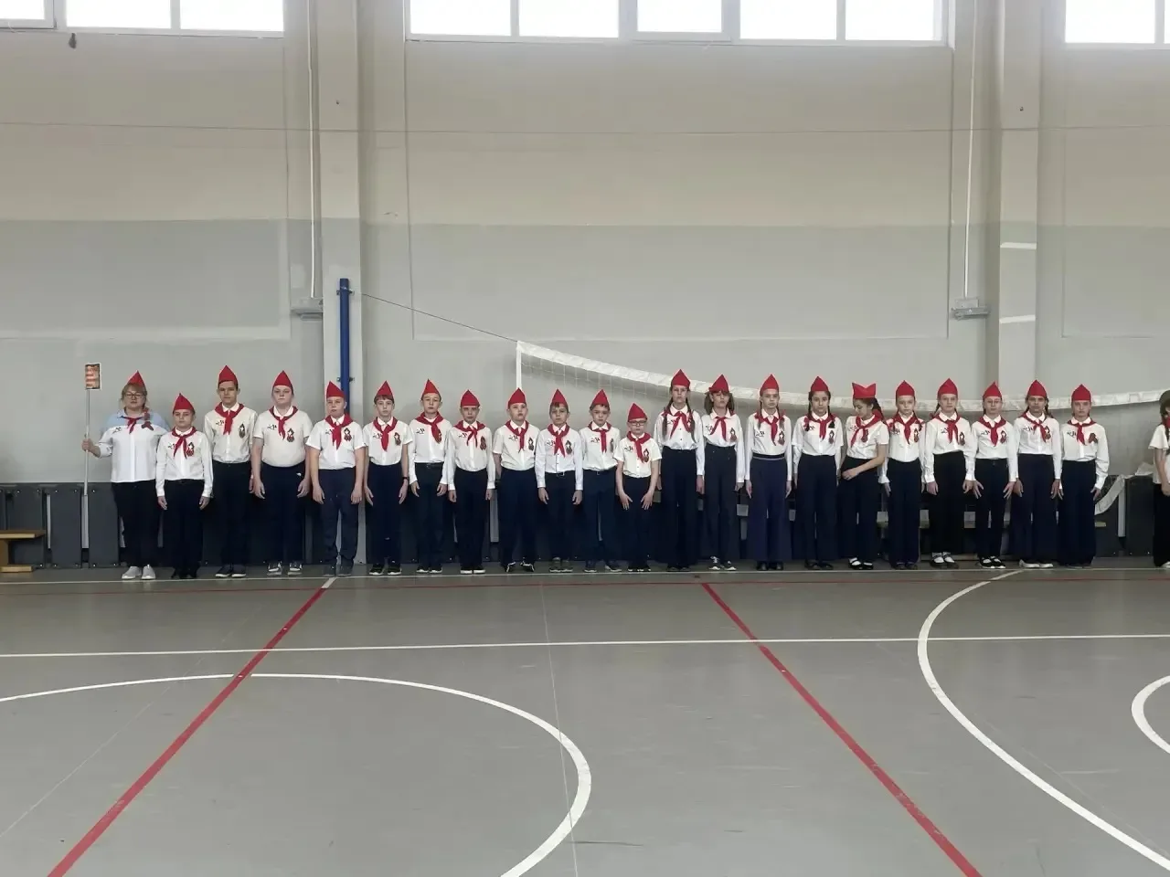 🎖️8 мая в нашей школе прошел конкурс-смотр «Строя и песни» в рамках празднования Дня Победы.   Это м