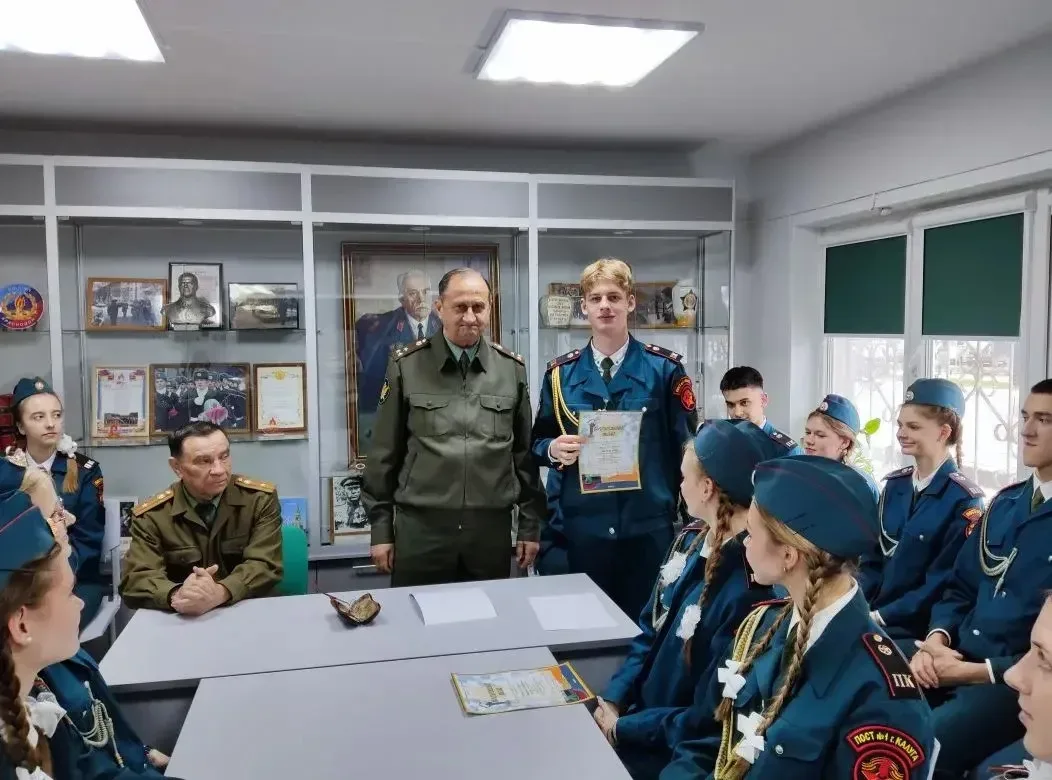 На протяжении недели наши постовцы несли почётную вахту у Вечного огня — символа мужества и стойкост