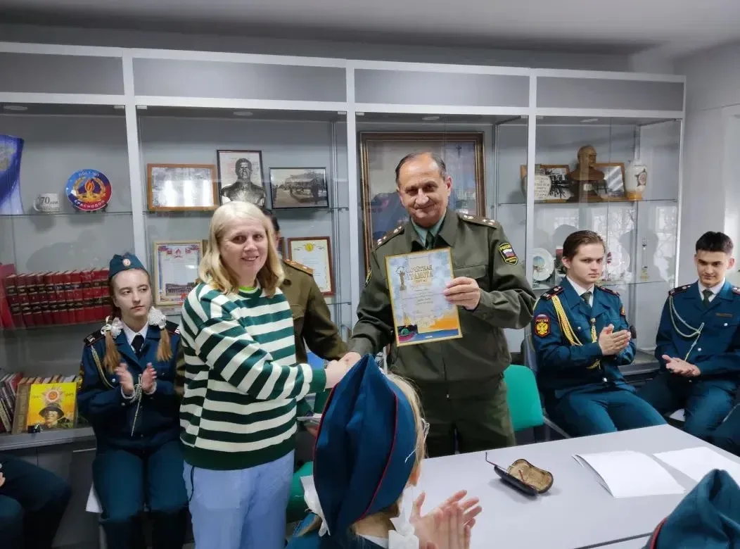 На протяжении недели наши постовцы несли почётную вахту у Вечного огня — символа мужества и стойкост