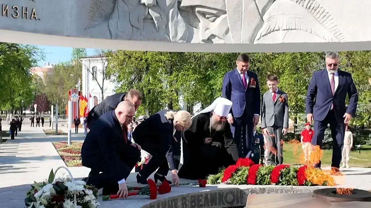 🎖 Память, которую храним: юнармейцы почтили подвиг героев  9 мая участники школьного юнармейского от