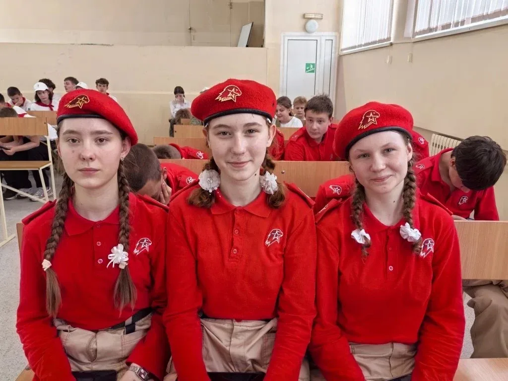 🤝 «Сокол»: сплочённость, дисциплина, победа! 🤝19 мая команда юнармейцев 7–8 классов «Сокол» достойно