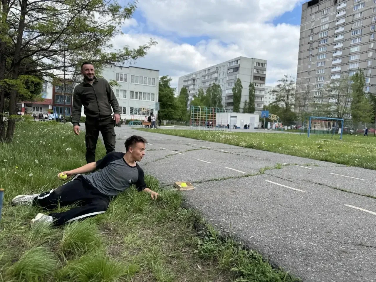 Сегодня прошёл военно-спортивный этап проекта «Аты-баты». Ученик нашей школы Ляпин Андрей показал хо