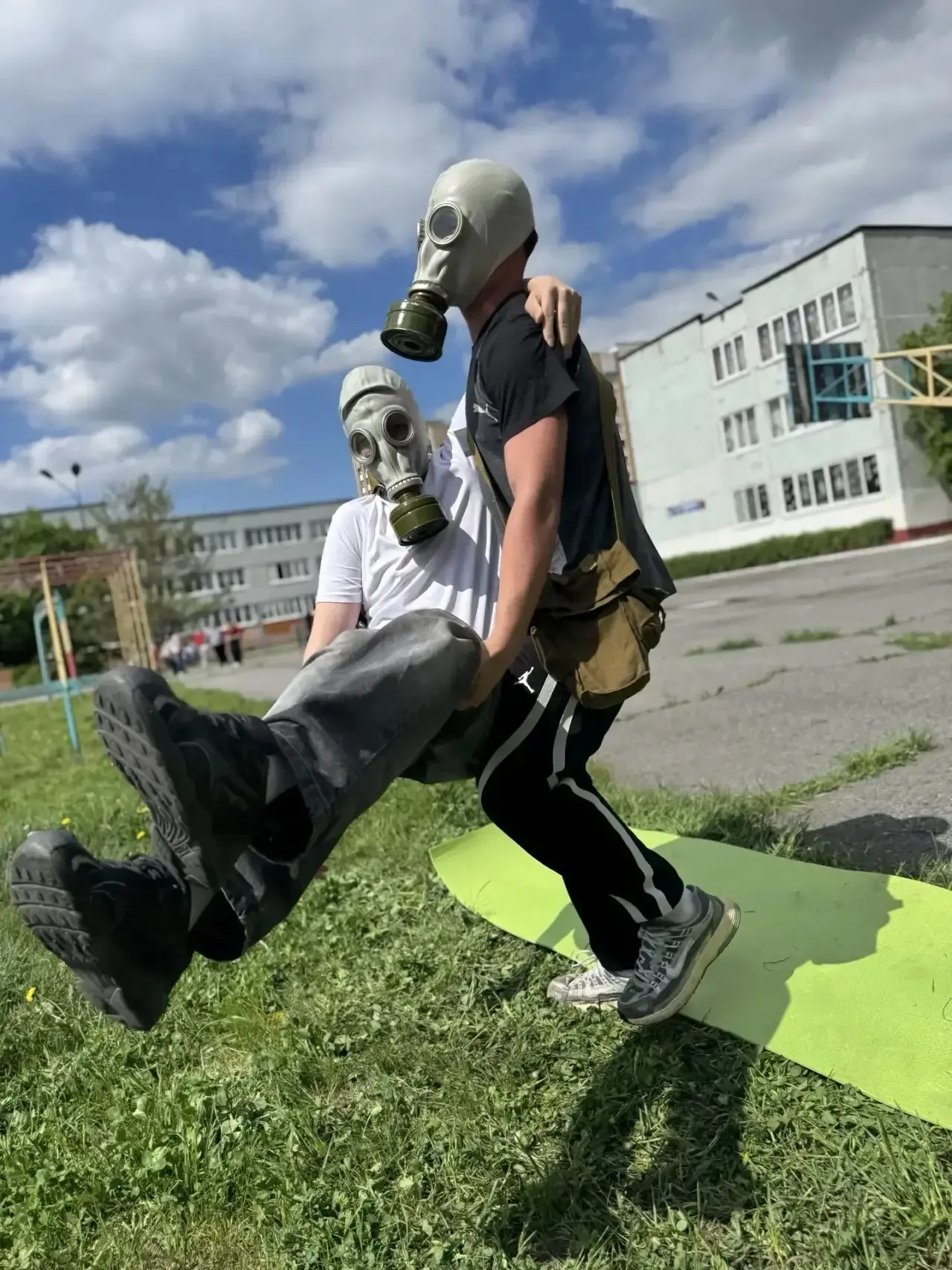 Сегодня прошёл военно-спортивный этап проекта «Аты-баты». Ученик нашей школы Ляпин Андрей показал хо