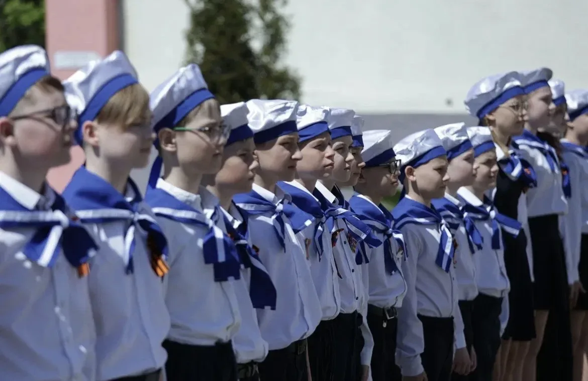 СМОТР СТРОЯ И ПЕСНИ🇷🇺  Сегодня школьный плац превратился в настоящий полигон мужества и дисциплины. 