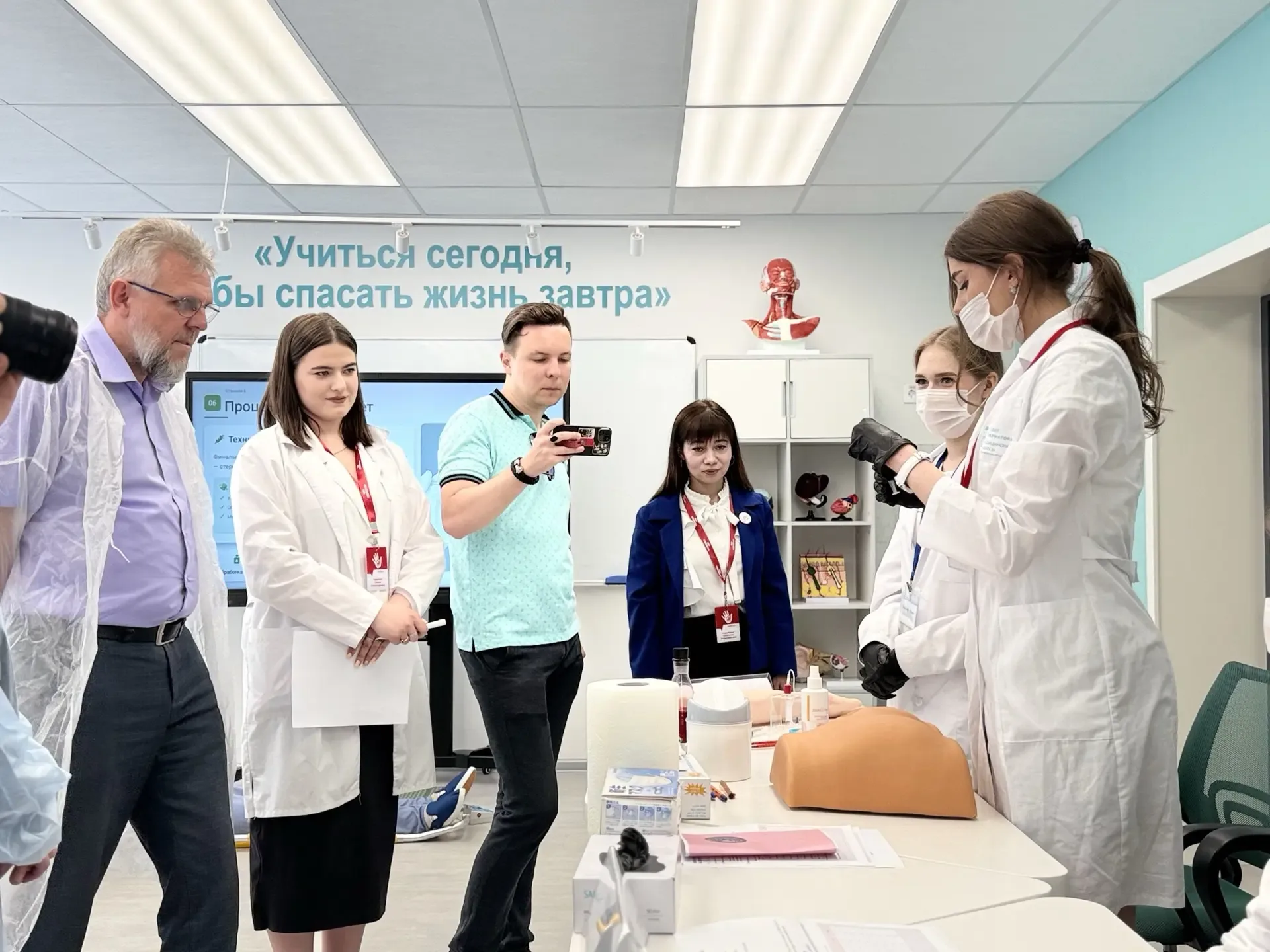 🩺 Открытый урок в медицинском классе  Сегодня в нашей гимназии состоялось значимое событие — открыты