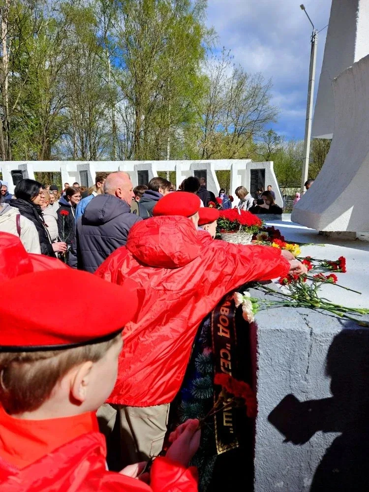 Память сильнее времени: юнармейцы почтили подвиг героев 🎖🇷🇺  9 мая в Кирове, в мемориальной зоне Мез