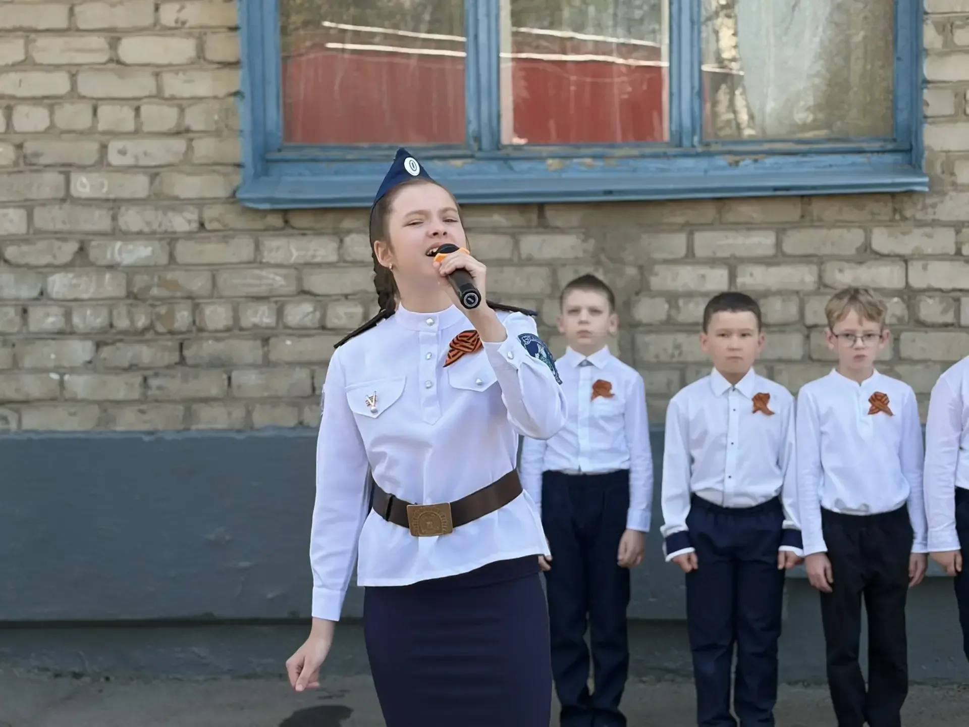 🎖 Вчера у мемориальной доски нашего земляка, Якова Васильевича Богатырёва, лицеисты Шестого провели 