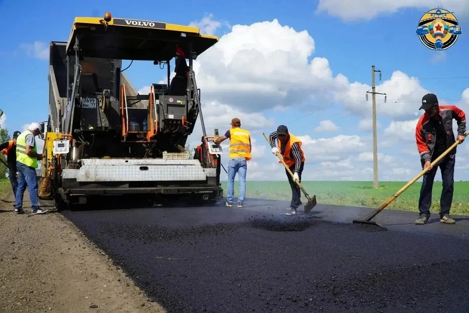 ⚡️ В ЛНР восстанавливают дороги  В Луганской Народной Республике активно ремонтируют межмуниципальну