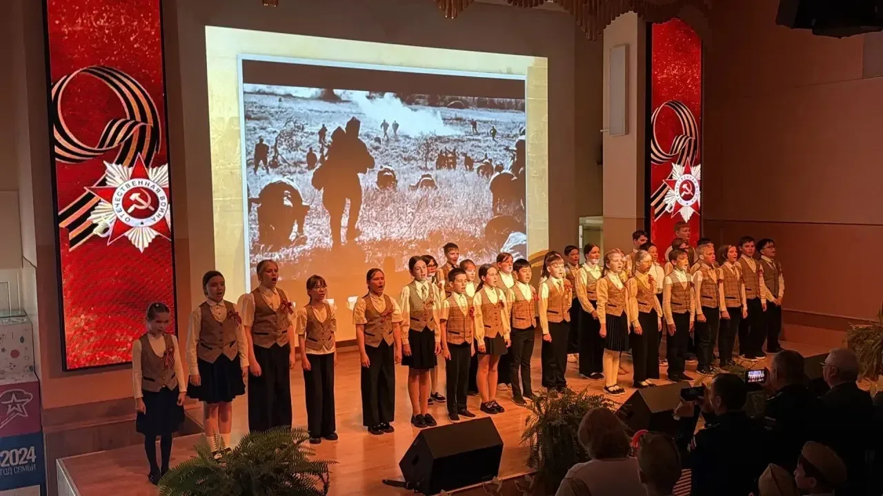 Праздничный концерт ко Дню Победы 🏵️  🎊 Праздничный концерт ко Дню Победы в МАОУ СОШ №6 г. Южно-Саха