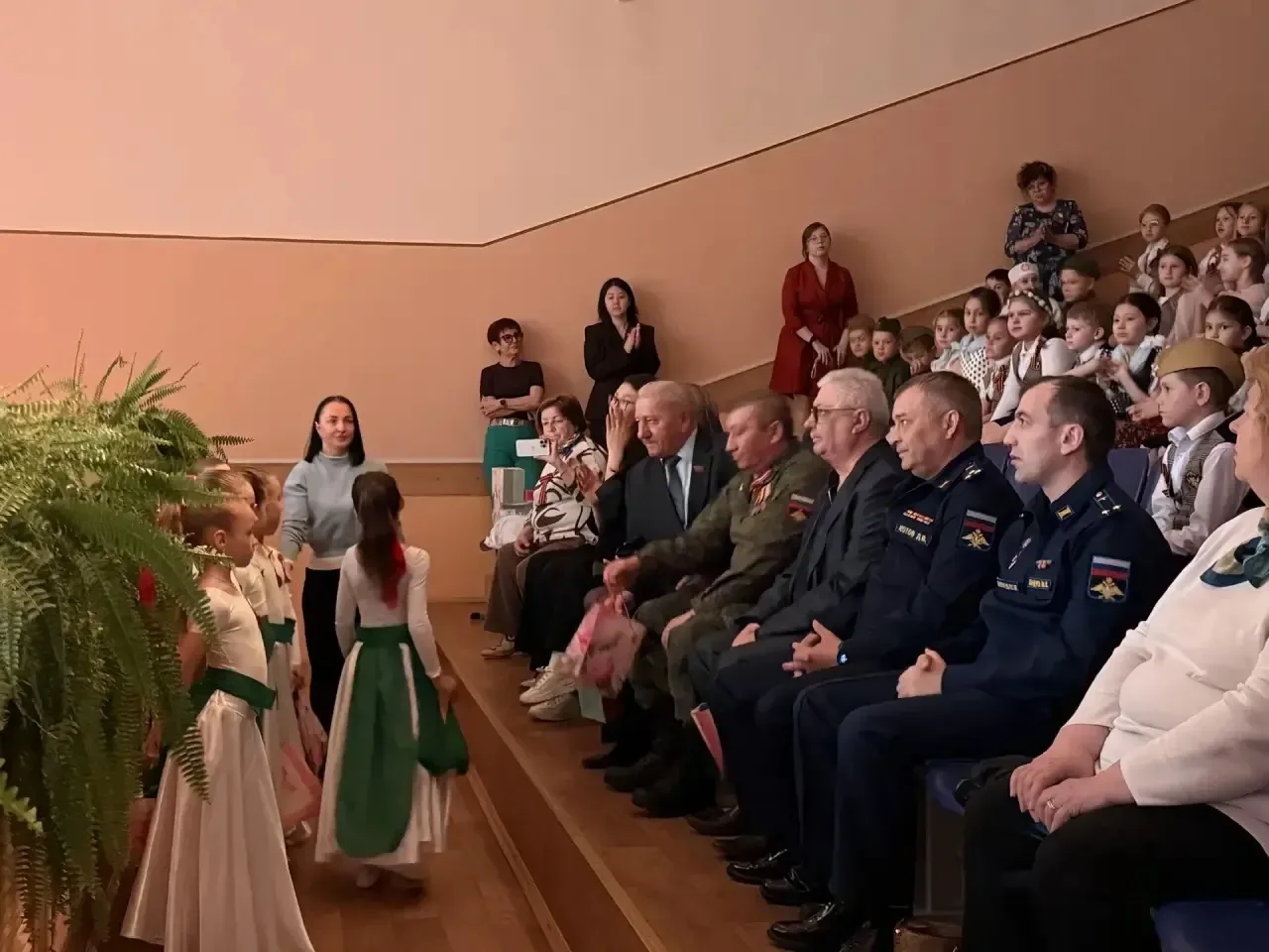 Праздничный концерт ко Дню Победы 🏵️  🎊 Праздничный концерт ко Дню Победы в МАОУ СОШ №6 г. Южно-Саха