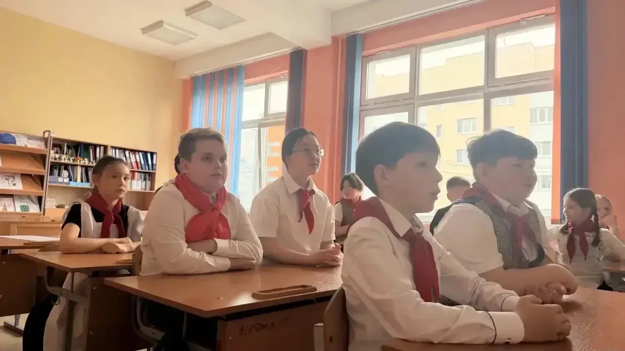 📢Сегодня, 19 мая, в День пионерии, в 4 «А» классе прошёл классный час «Будь готов!»🎉  🫡Вместе с сове
