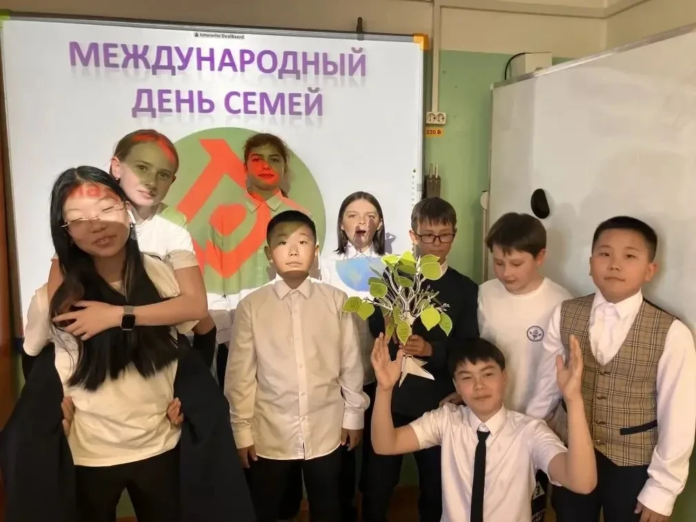 🌳Дерево традиций: пятиклассники поговорили о ценностях семьи  👩‍🏫 Анастасия Александровна Маневич, б