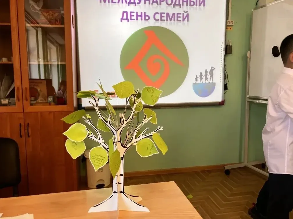 🌳Дерево традиций: пятиклассники поговорили о ценностях семьи  👩‍🏫 Анастасия Александровна Маневич, б