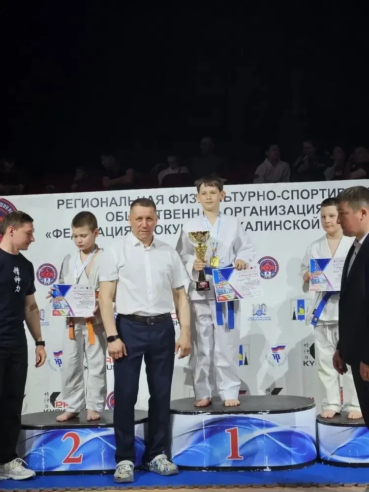 Соревнования по киокусинкай среди детей провели в Сахалинской области в честь Дня Победы  Более 200 