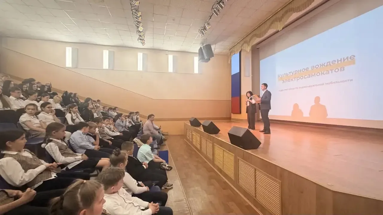 👮‍♀️Госавтоинспекция Южно-Сахалинска продолжает проводить профилактические мероприятия в образовател