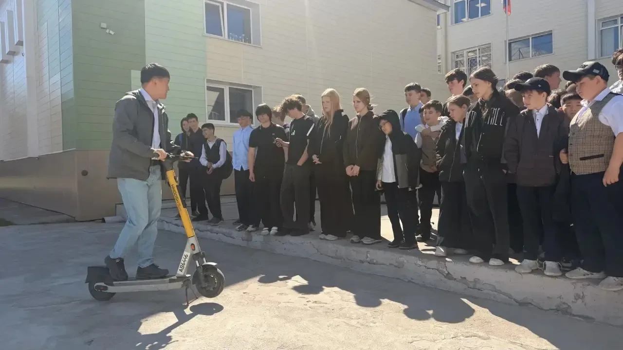 👮‍♀️Госавтоинспекция Южно-Сахалинска продолжает проводить профилактические мероприятия в образовател