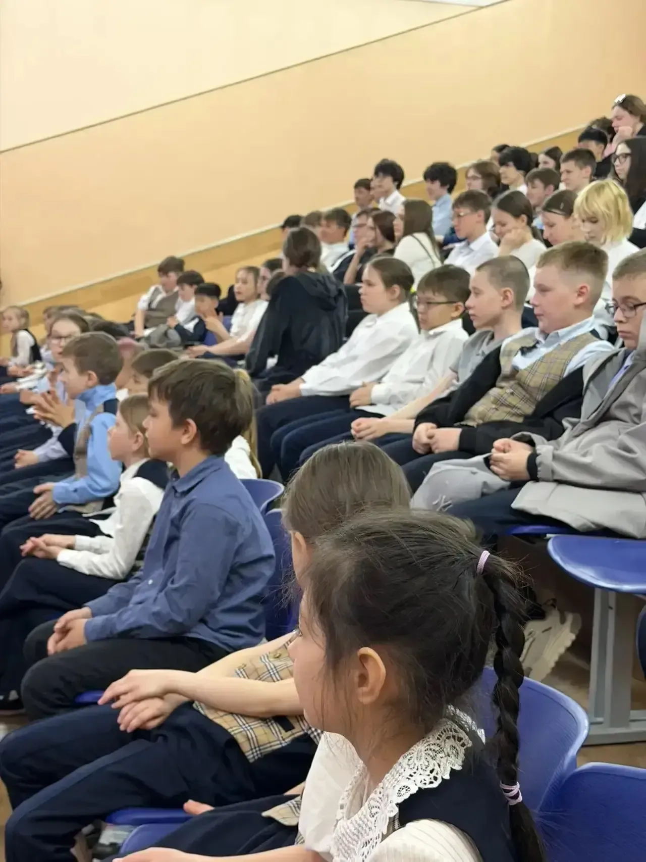 👮‍♀️Госавтоинспекция Южно-Сахалинска продолжает проводить профилактические мероприятия в образовател