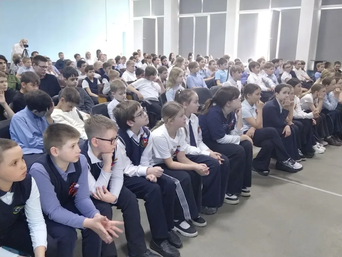 5 мая в актовом зале прошли первые выступления школьного театра  "Театр на английском языке". Ребята