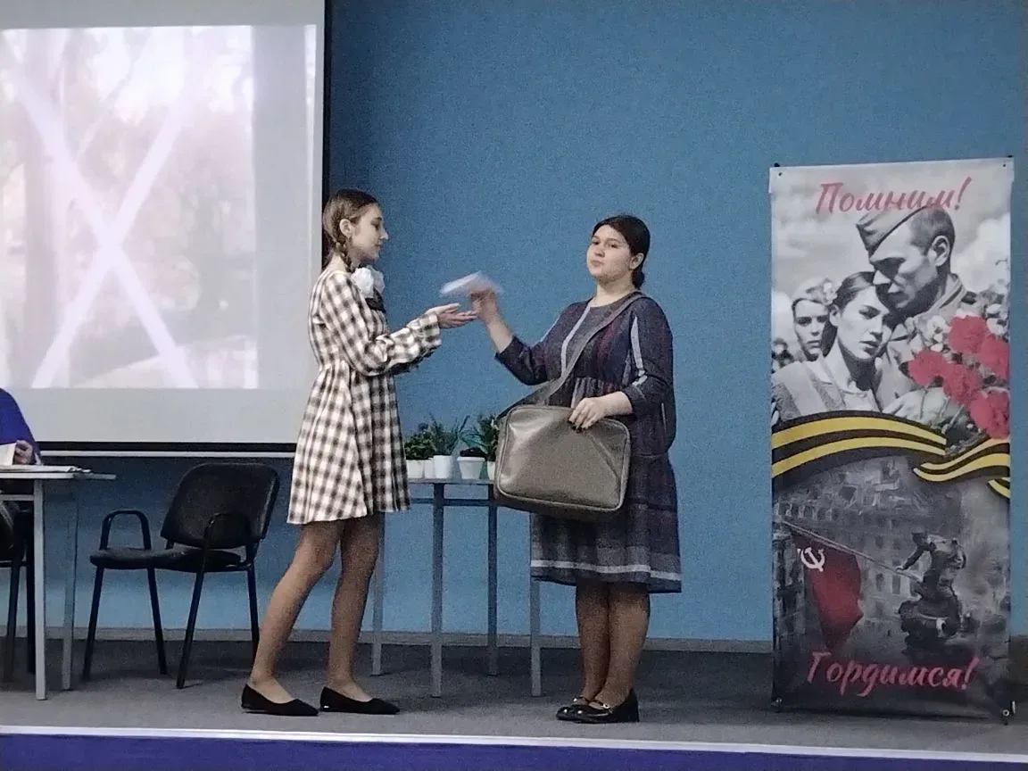 5 мая в актовом зале прошли первые выступления школьного театра  "Театр на английском языке". Ребята
