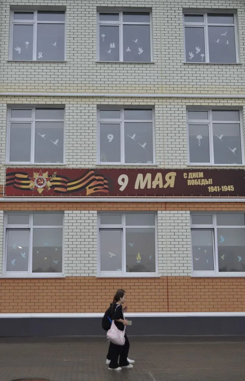 🕊🎗 35 окон Победы: школа помнит и благодарит  С 30 апреля по 8 мая в МБОУ "СОШ № 15 " проходила Всер