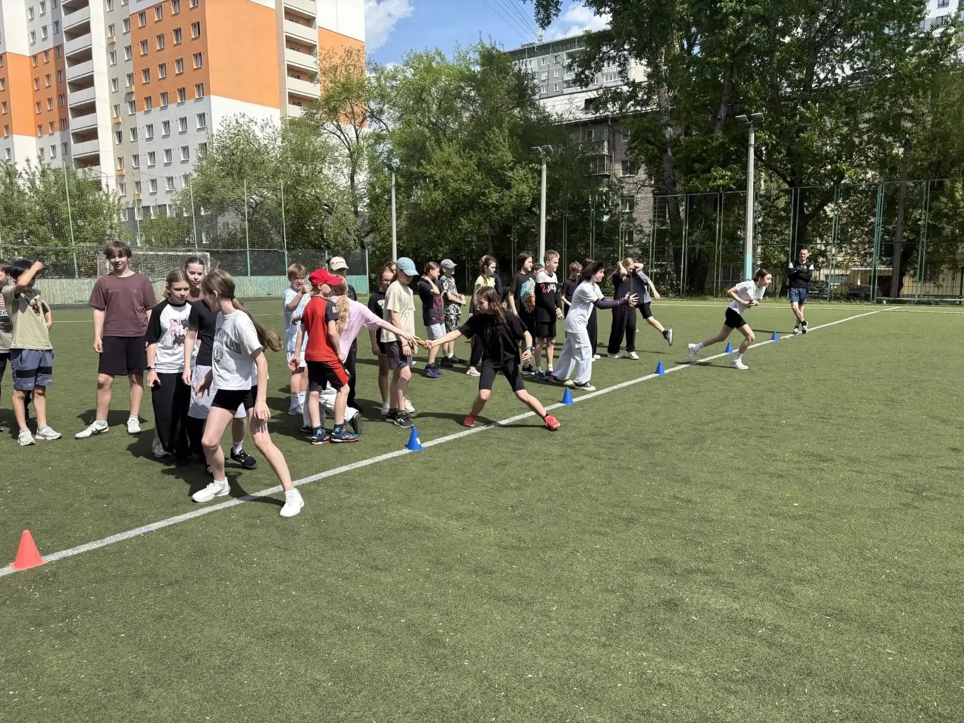 Спортивные эстафеты среди 6-х классов: сила, ловкость и командный дух В пятницу, 15 мая в  школе про