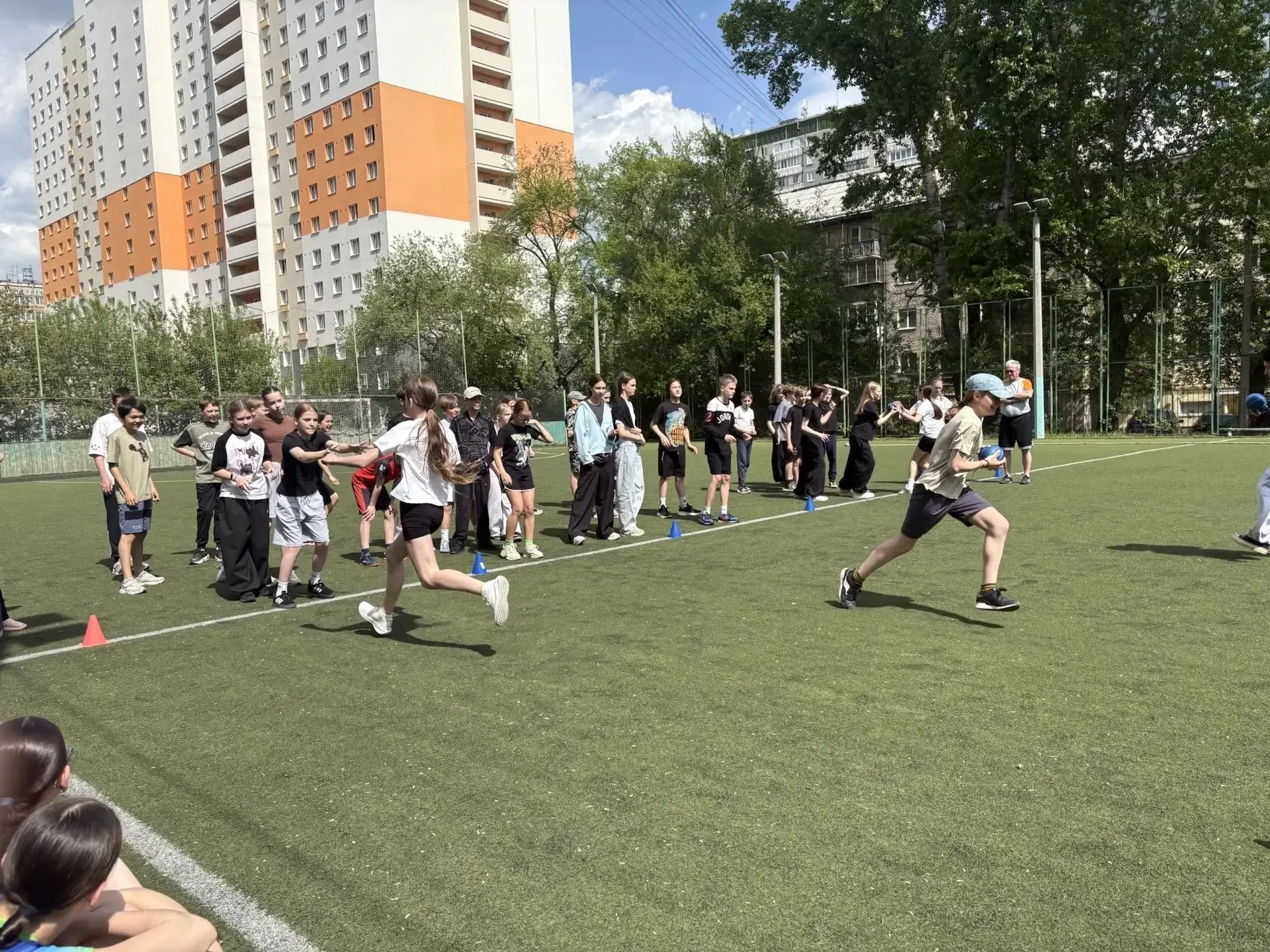 Спортивные эстафеты среди 6-х классов: сила, ловкость и командный дух В пятницу, 15 мая в  школе про