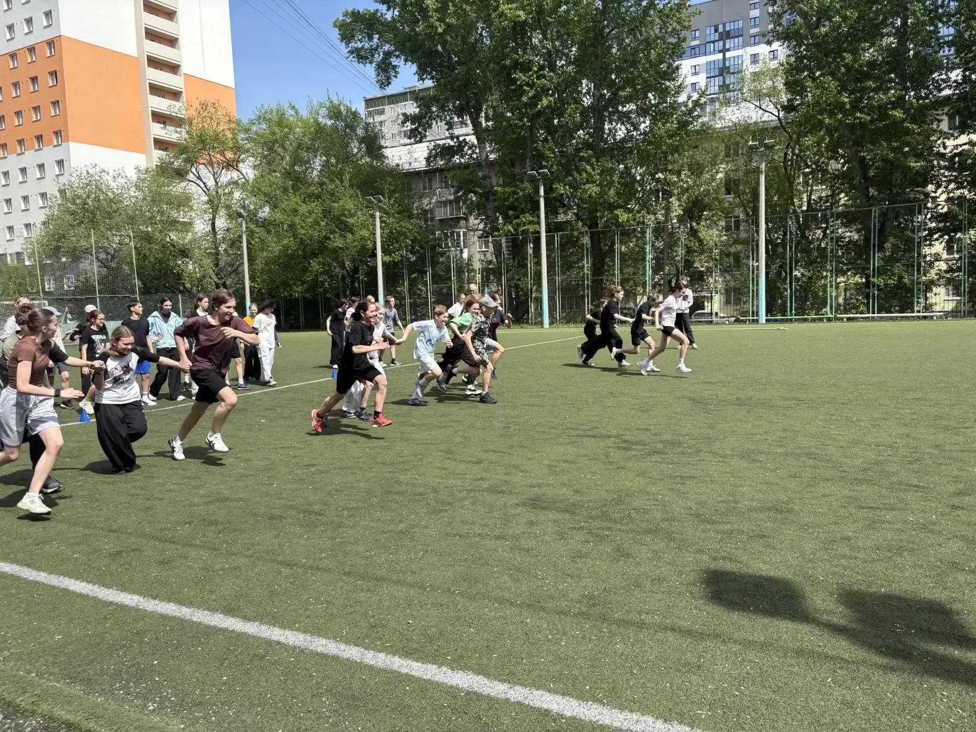 Спортивные эстафеты среди 6-х классов: сила, ловкость и командный дух В пятницу, 15 мая в  школе про