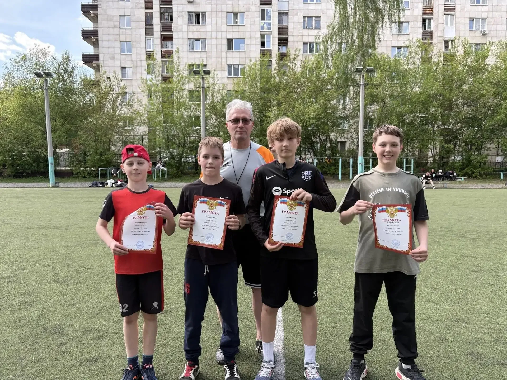 Спортивные эстафеты среди 6-х классов: сила, ловкость и командный дух В пятницу, 15 мая в  школе про