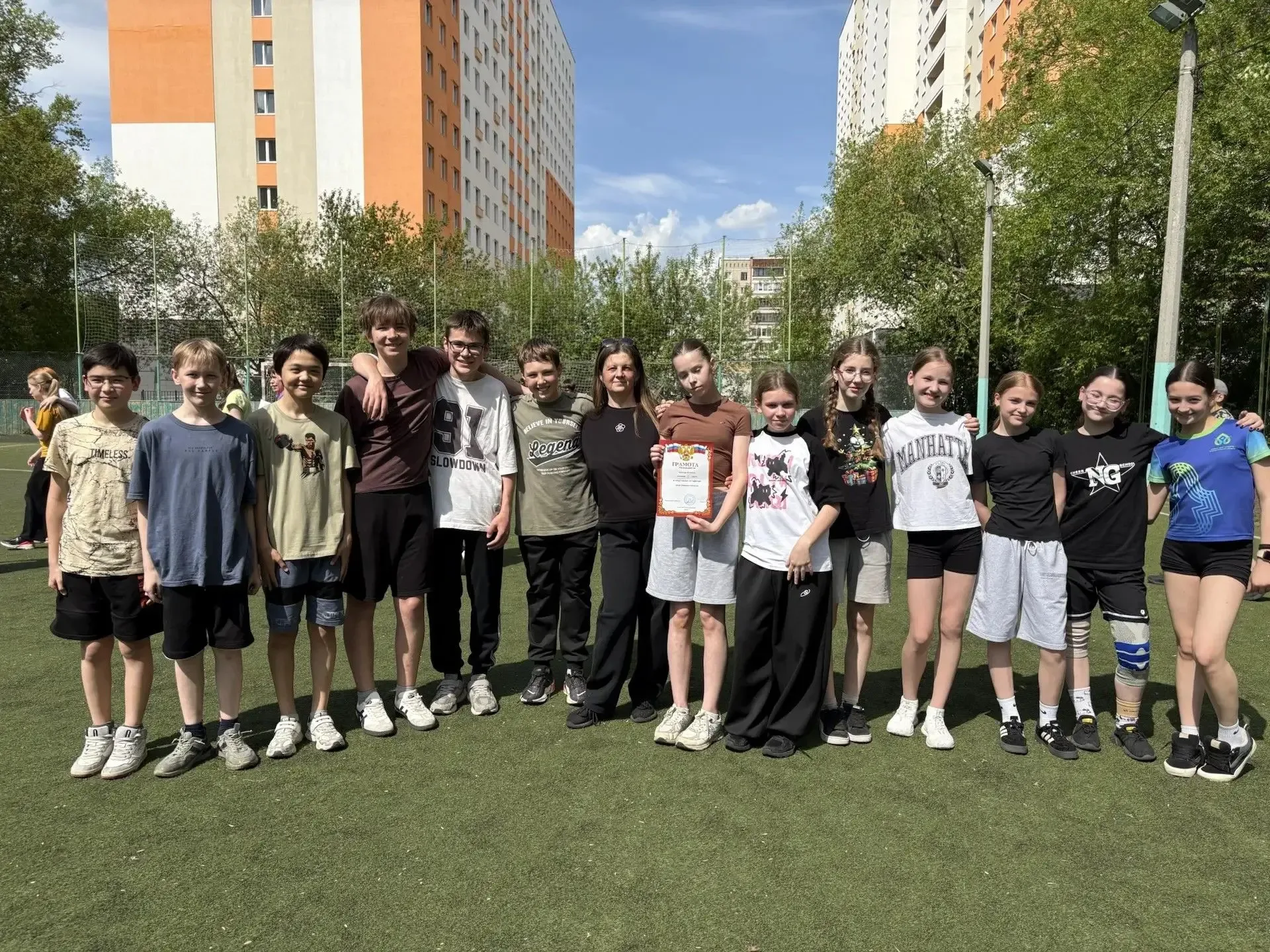 Спортивные эстафеты среди 6-х классов: сила, ловкость и командный дух В пятницу, 15 мая в  школе про