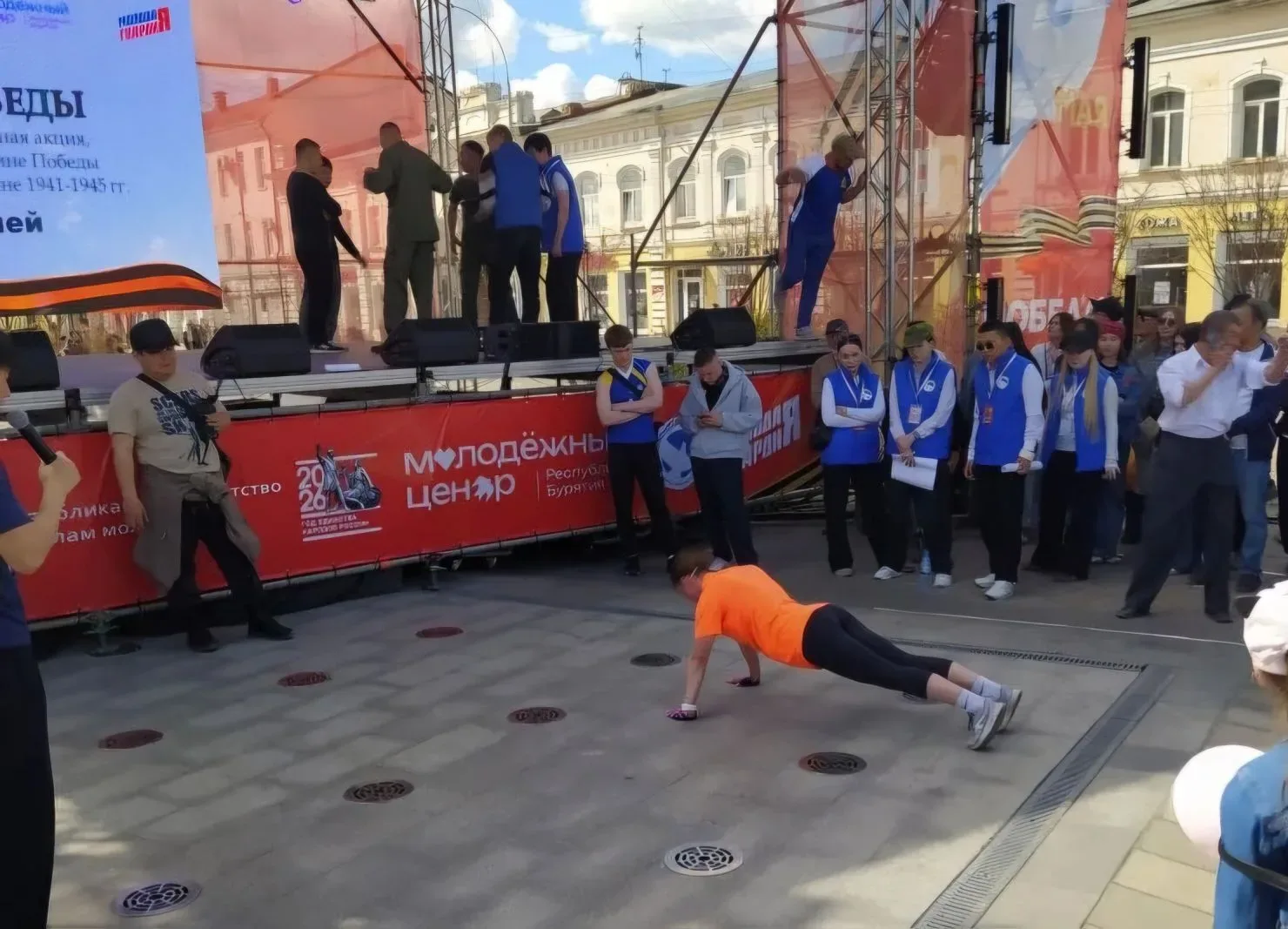 💪 Кто сказал, что отжиматься сложно? Ученики 9-10-х классов школы 65 доказали обратное на Республика