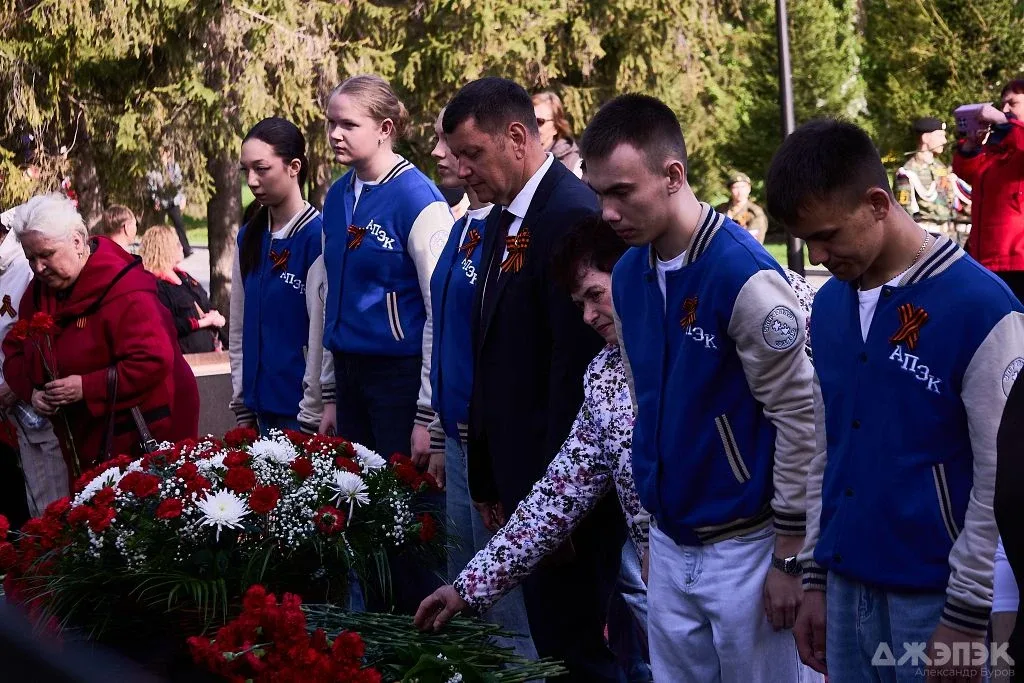 🎖 Вечная память героям: студенты колледжа почтили память павших воинов.   В День Победы сотрудники, 