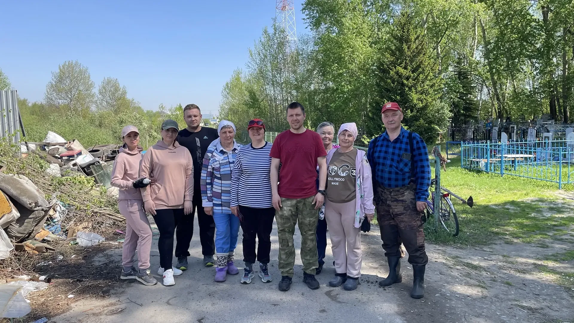 🧹Субботник на кладбище: память, объединяющая село  Сегодня коллектив Пышминского ТУ, совет ветеранов