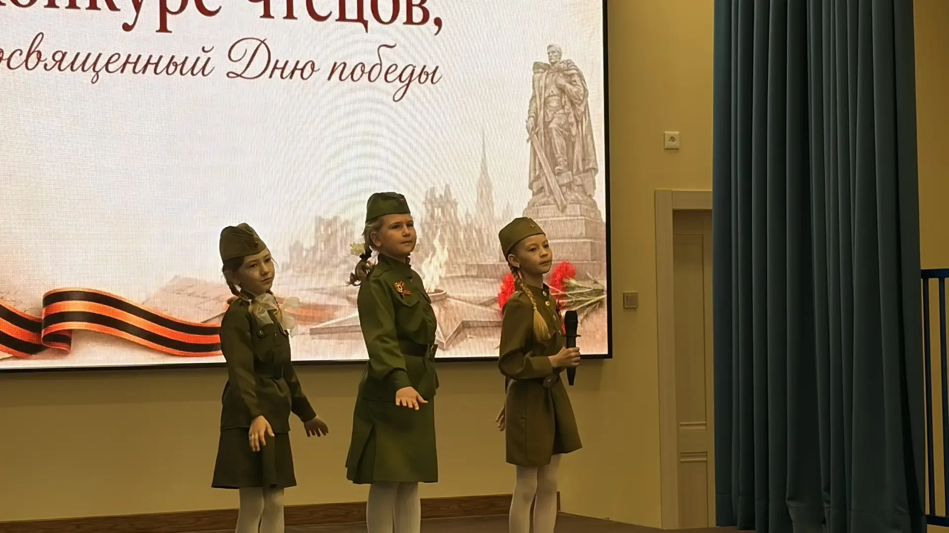 🌸 «Весна Победы»: в нашем Центре образования прошёл конкурс чтецов! 🌸  В нашем Центре образования со