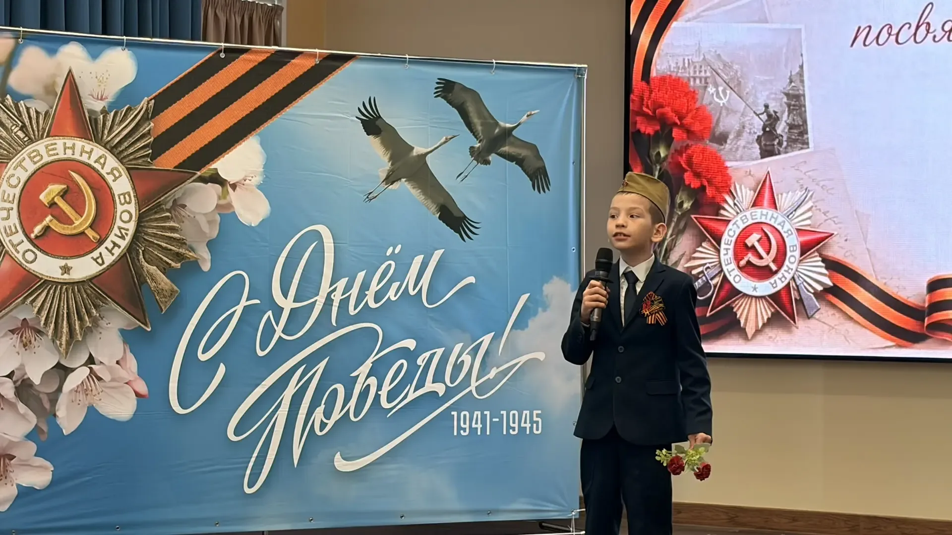 🌸 «Весна Победы»: в нашем Центре образования прошёл конкурс чтецов! 🌸  В нашем Центре образования со