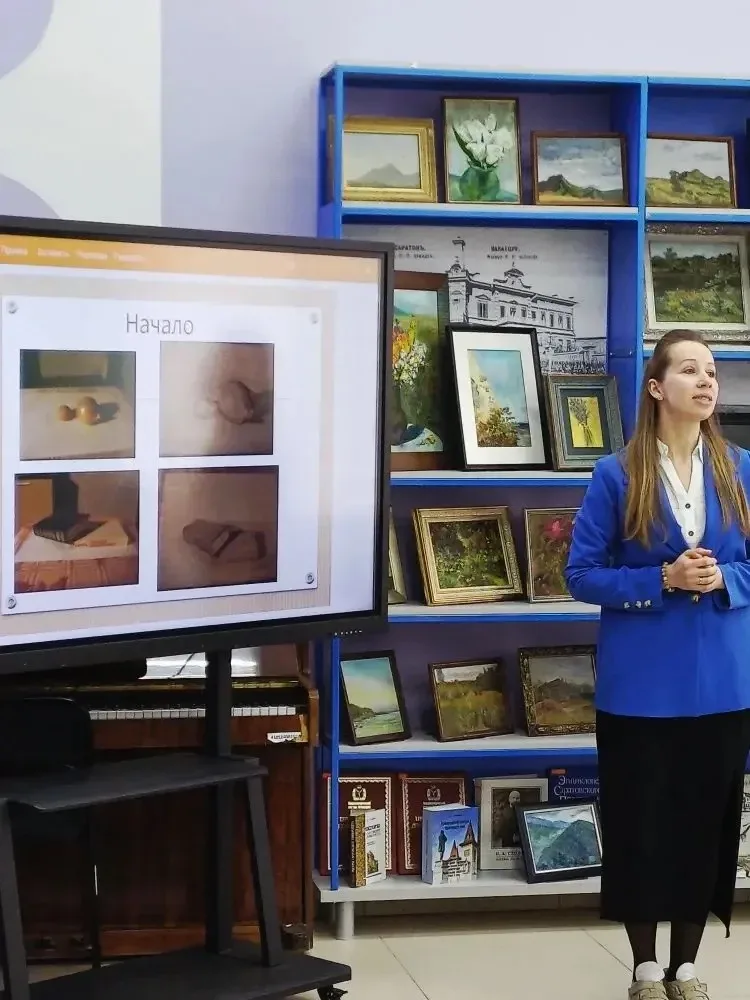 🎨 Семейный вернисаж   🧑‍🎨 В Международный день семьи ученики 2"А" класса вместе с учителем Ириной Ви