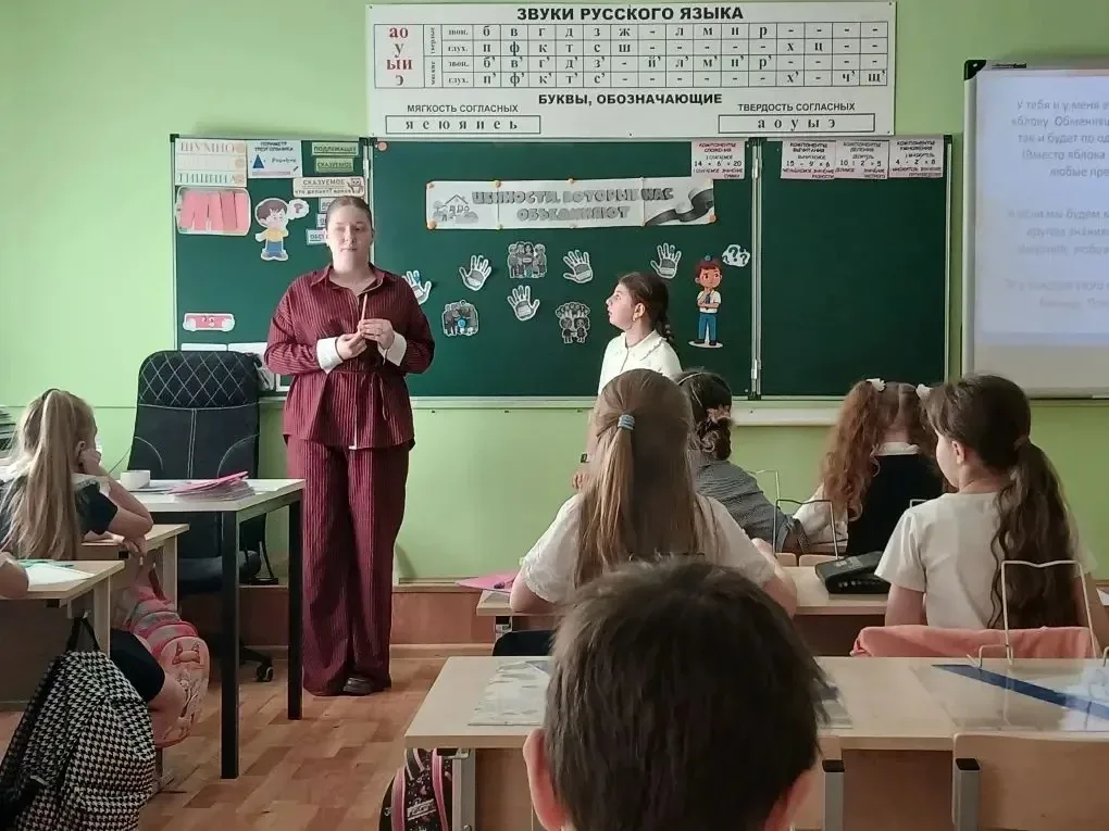 🇷🇺«Разговоры о важном»: главное — то, что делает нас одной страной 🇷🇺  Сегодня в Гимназии №4 прошли 