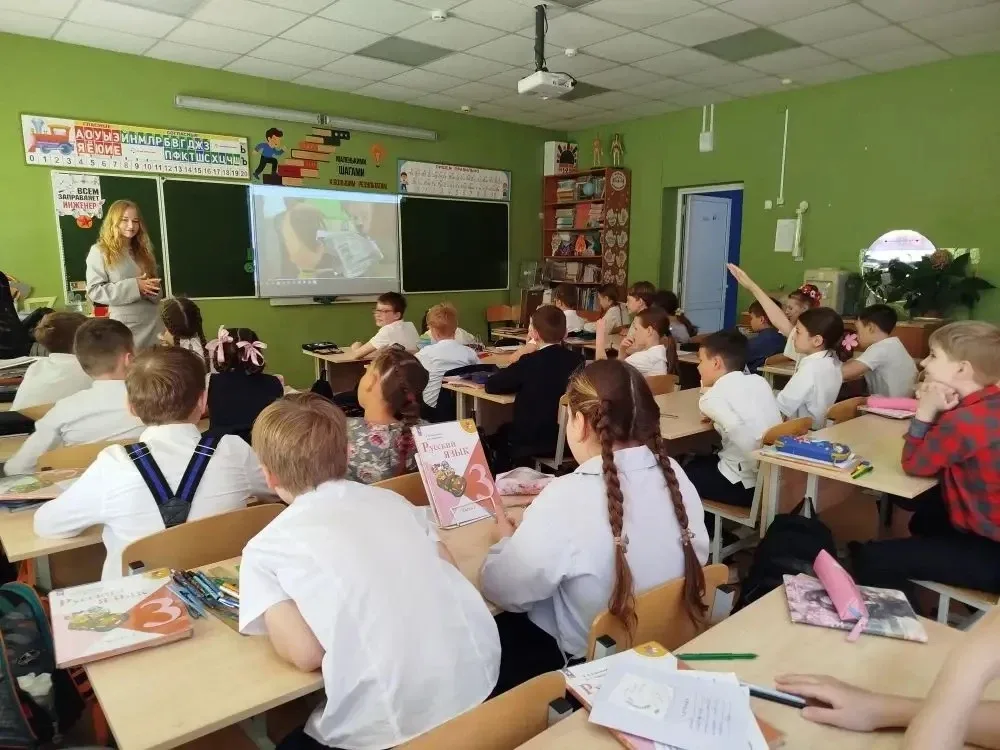 🇷🇺«Разговоры о важном»: главное — то, что делает нас одной страной 🇷🇺  Сегодня в Гимназии №4 прошли 