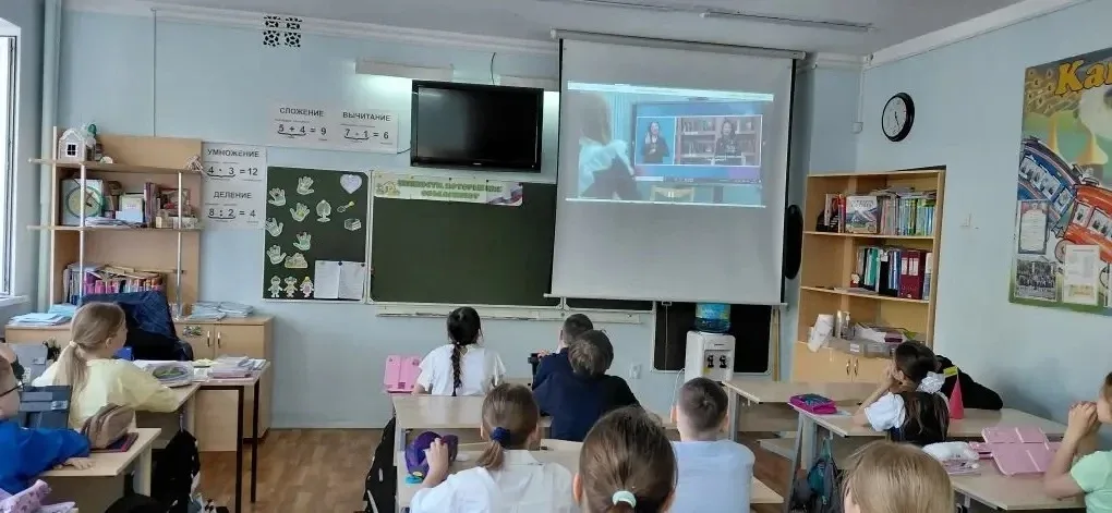 🇷🇺«Разговоры о важном»: главное — то, что делает нас одной страной 🇷🇺  Сегодня в Гимназии №4 прошли 